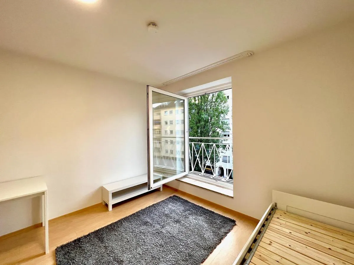 Apartamento Zentral Gelegene Wohnung - 1 Min Von Der U-Bahn Entfernt Munique Alemanha